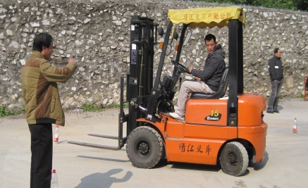 叉车