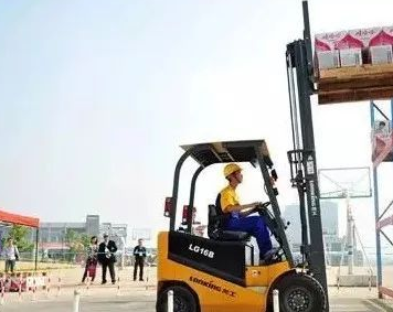 叉车