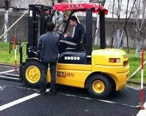 叉车