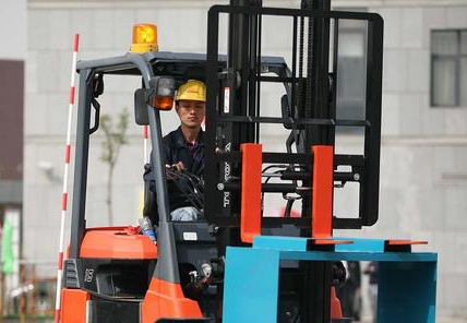 叉车
