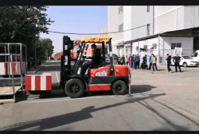 叉车