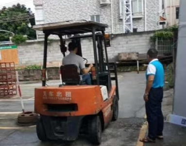 叉车