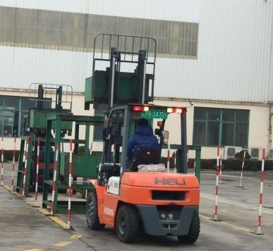 叉车