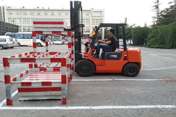 叉车
