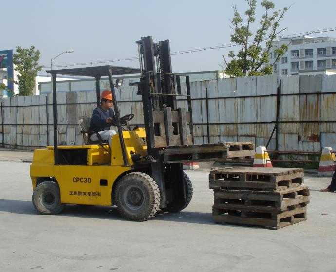 叉车