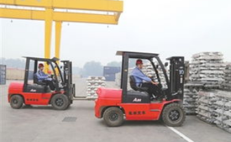 叉车