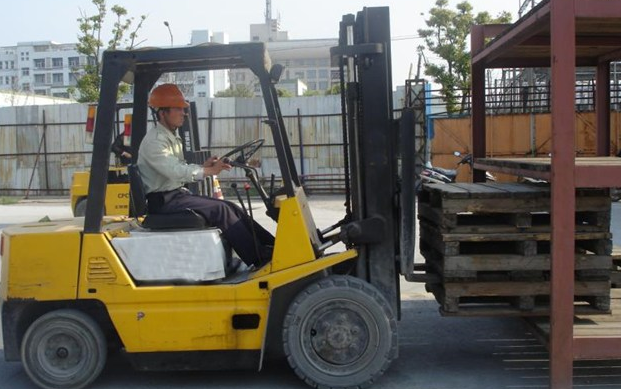 叉车