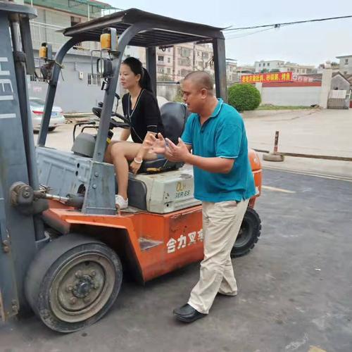 叉车的工资怎么样？有没有过万？(图1)