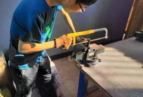 老江湖都知道，紧车工，慢钳工，吊儿郎当当电工，不要脸的是焊工(图3)
