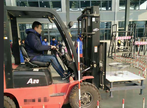 　　1. 什么是叉车证?