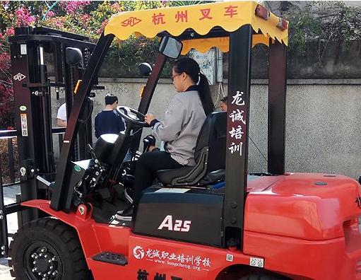 叉车